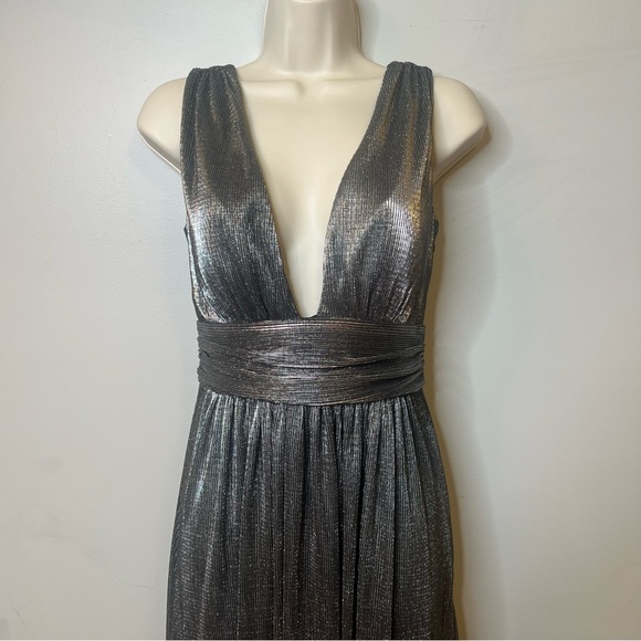 Laundry by Shelli Segal Metallic Gown - Picture 9 of 15